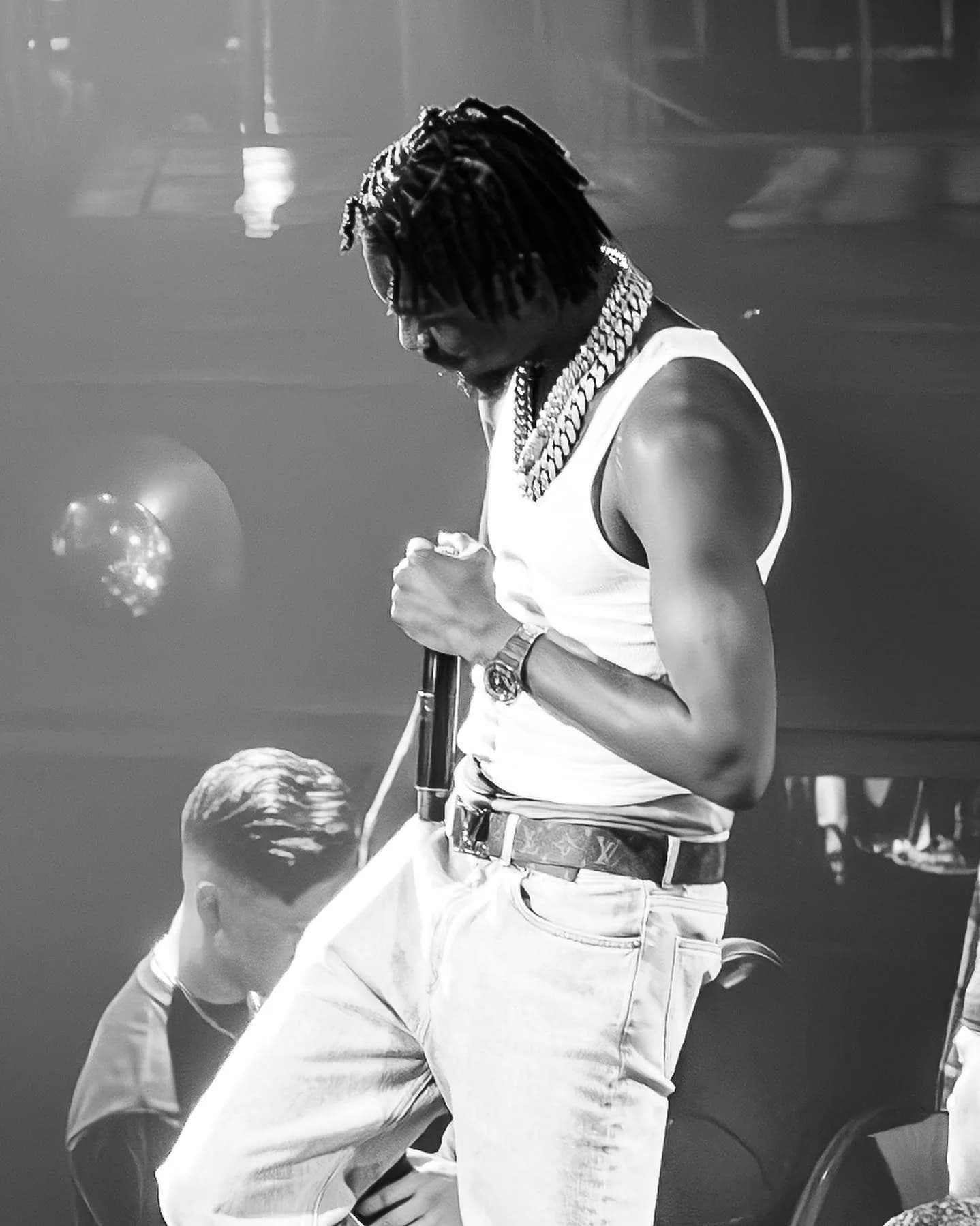 B&W concert performance with chain accessories